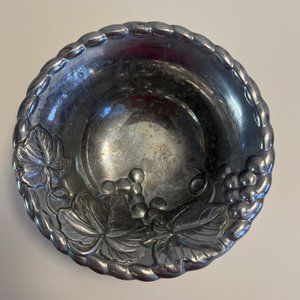 Pewter Bowl With Grapes & Leaves Rope Design Edging 5” Diameter